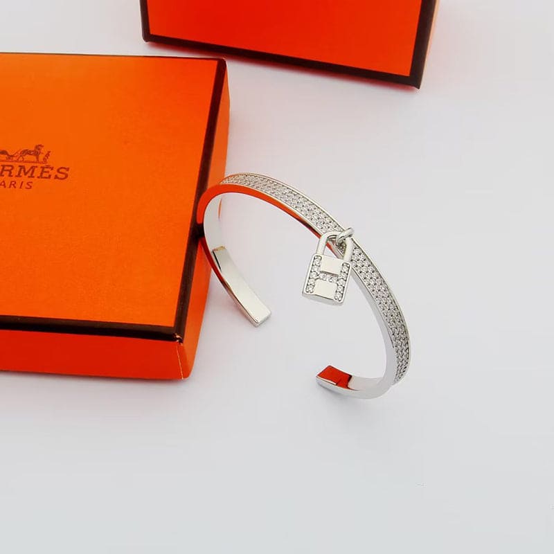 18K Hermes Kelly Clochette Diamond Bracelet