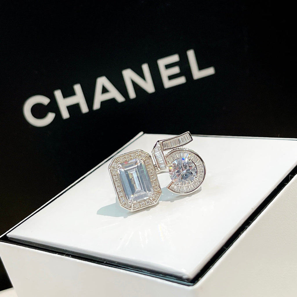 18K Chanel No.5 Diamonds Ring