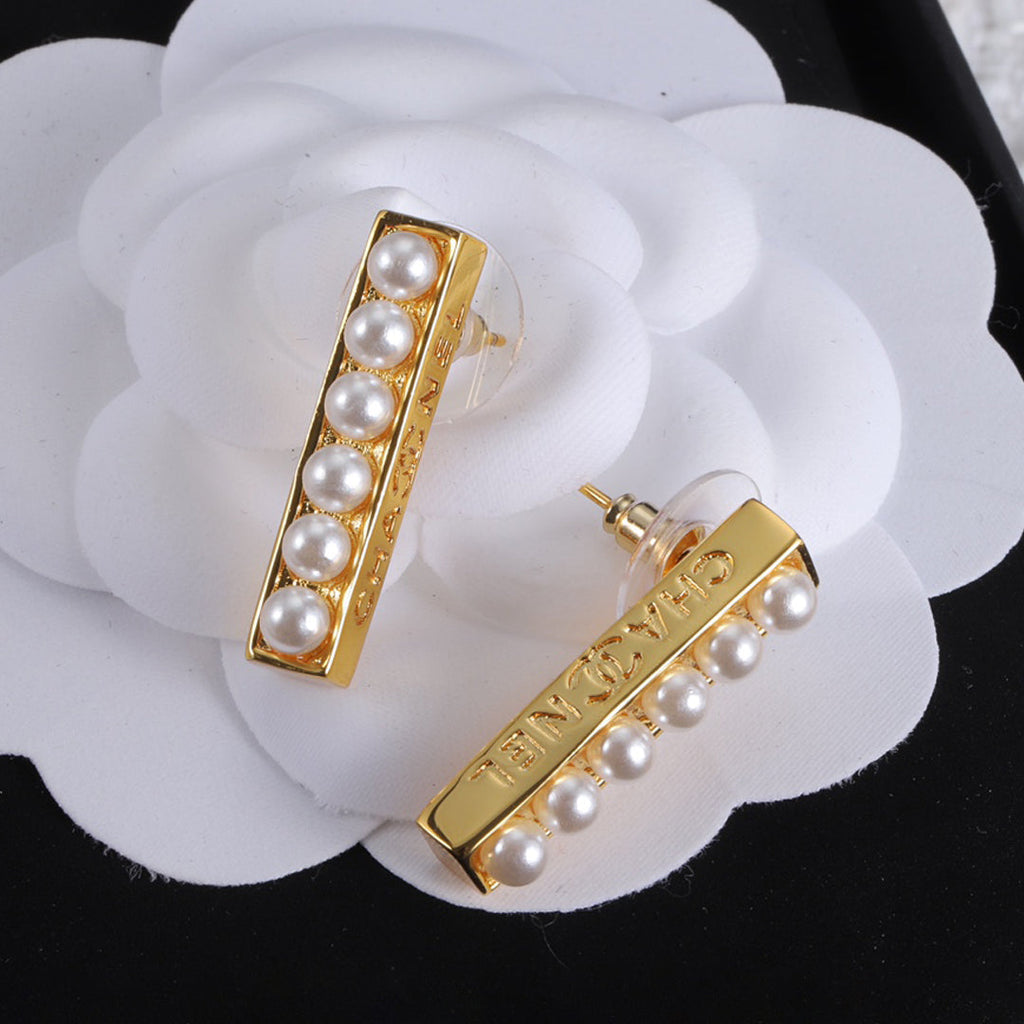 18K Chanel Pearls Earrings