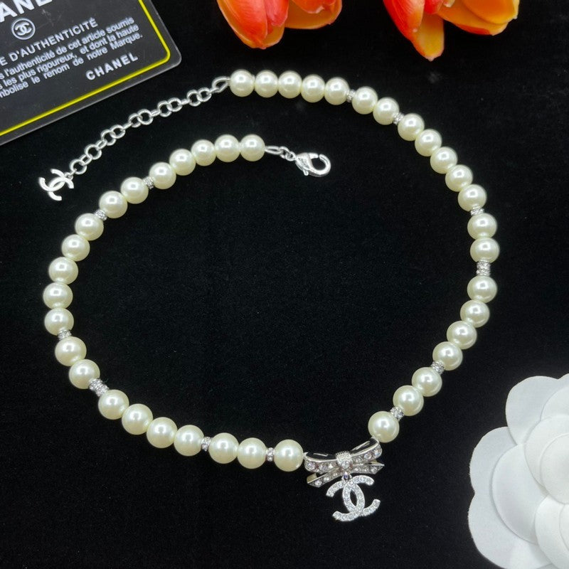 18K Chanel Bow Tie Pearls Necklace