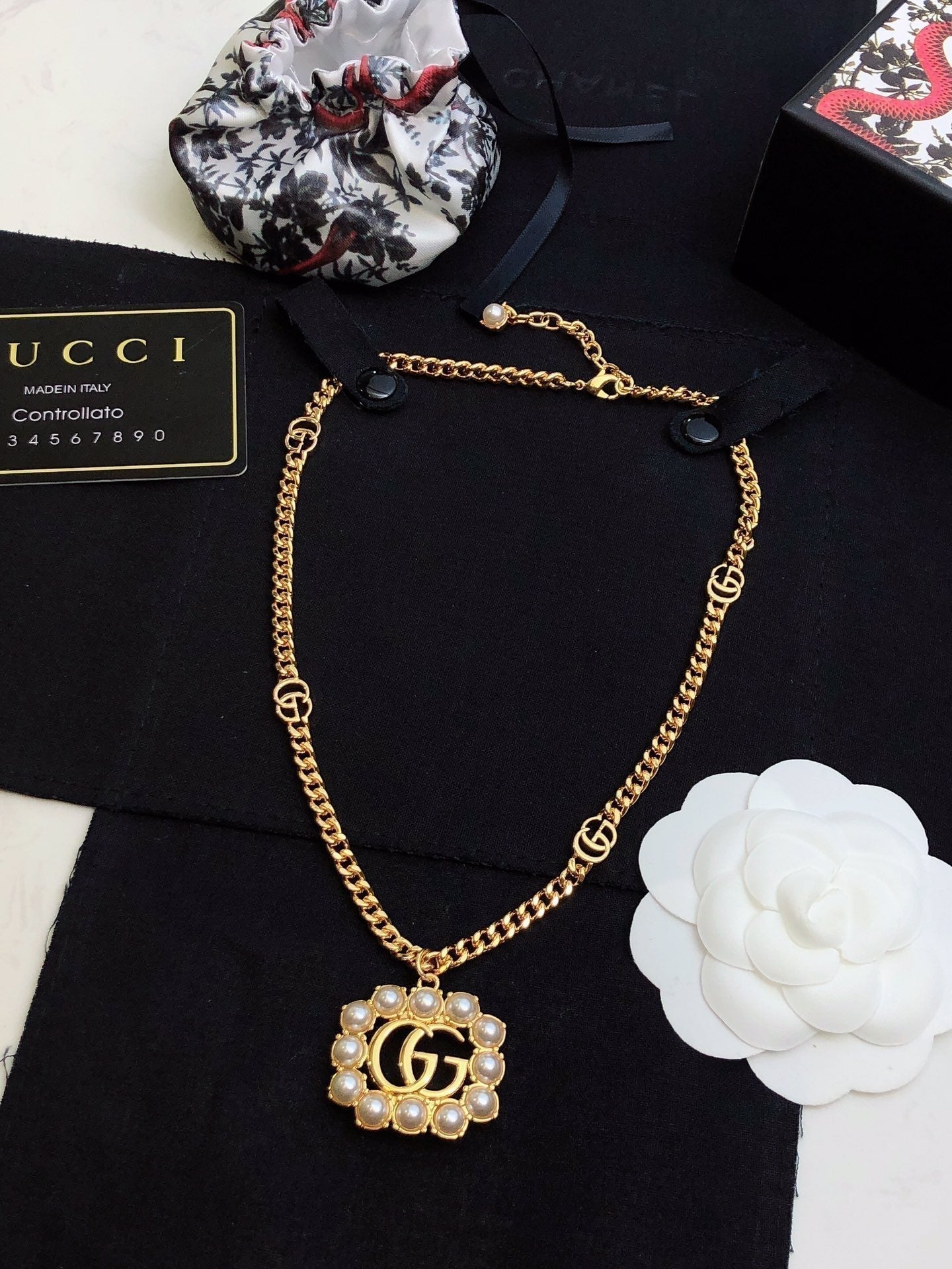 18K Gucci Double Pearl Double Gucci Necklace