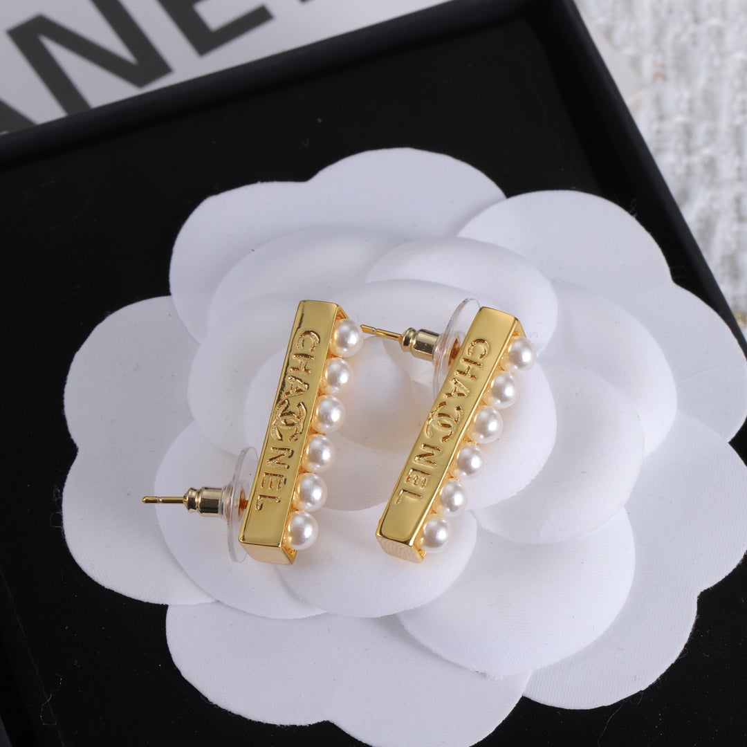 18K Chanel Pearls Earrings