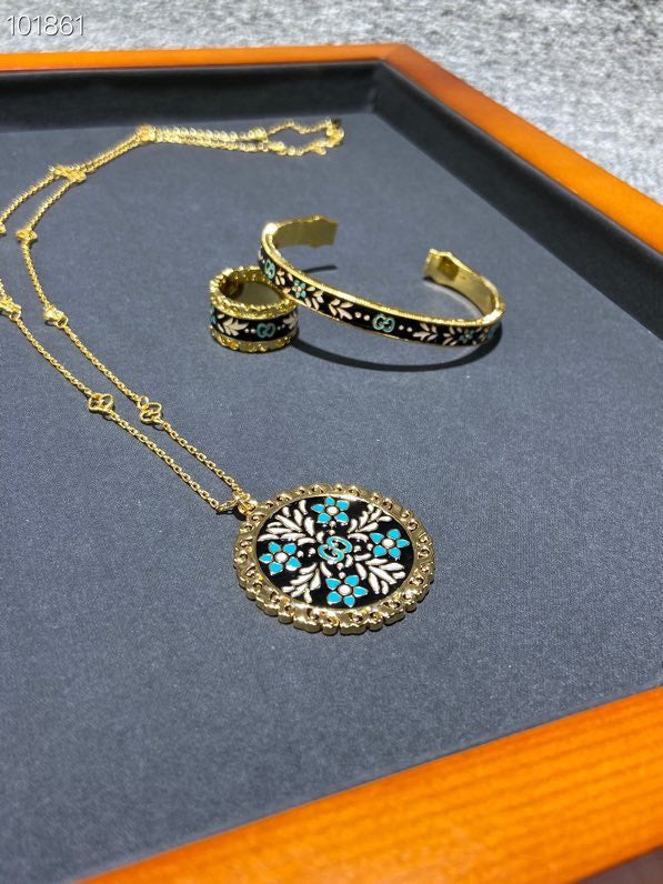 18K Gucci Double Iconic Floral Pendant Necklace