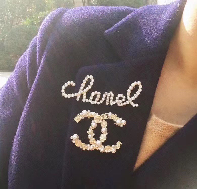 18K Chanel Pearls Brooch