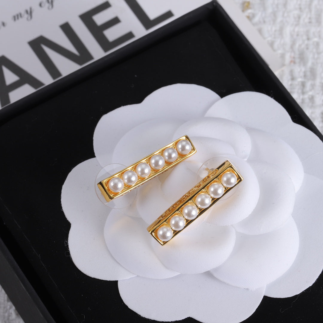 18K Chanel Pearls Earrings