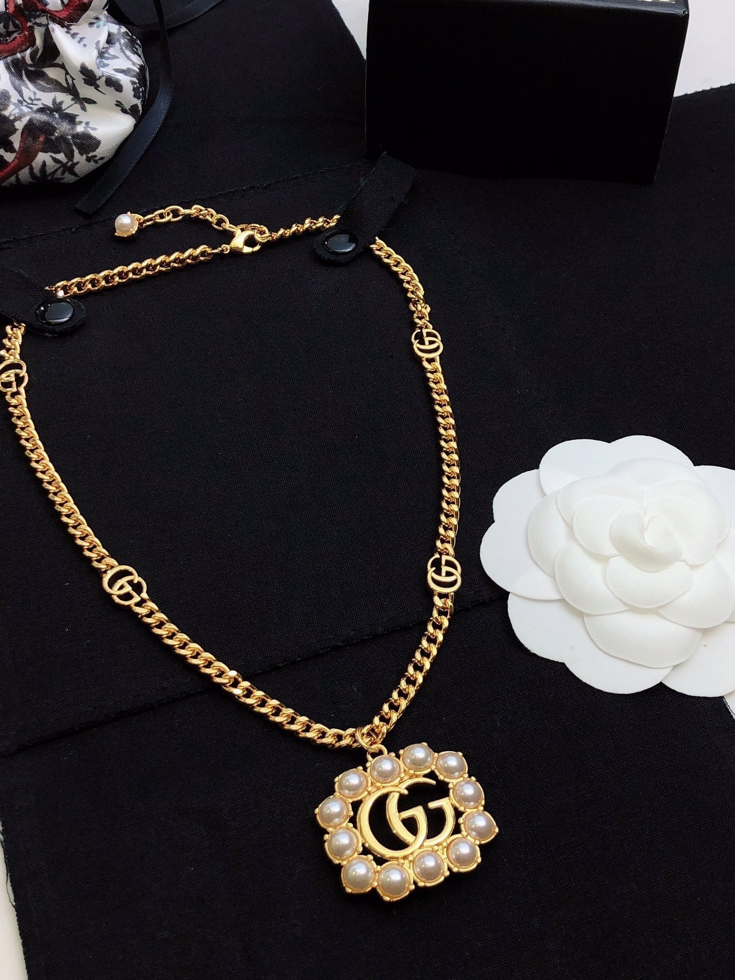 18K Gucci Double Pearl Double Gucci Necklace