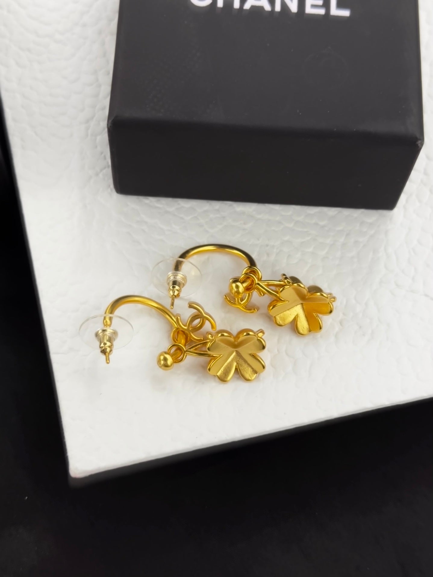 18K Chanel Flowers Earrings