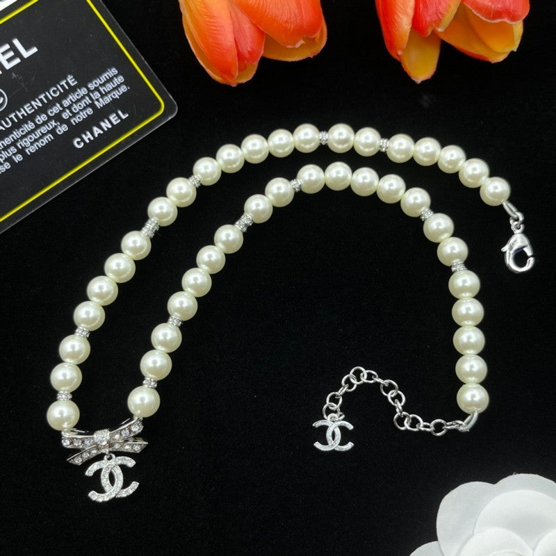 18K Chanel Bow Tie Pearls Necklace