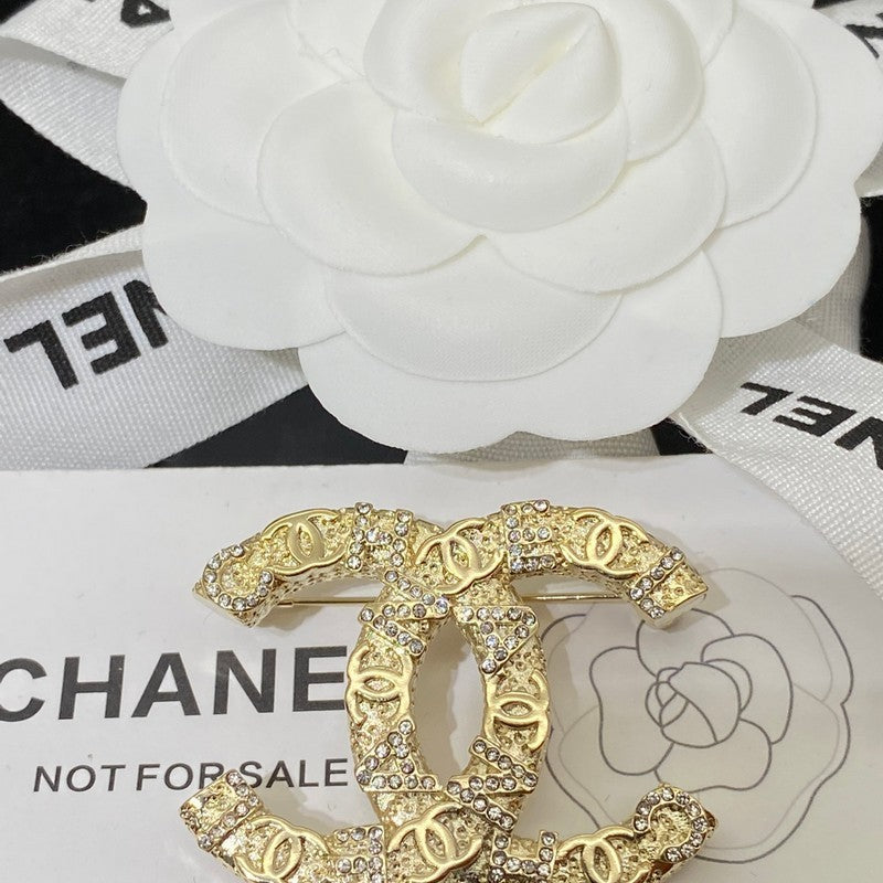 18K Chanel Diamond Gold Brooch