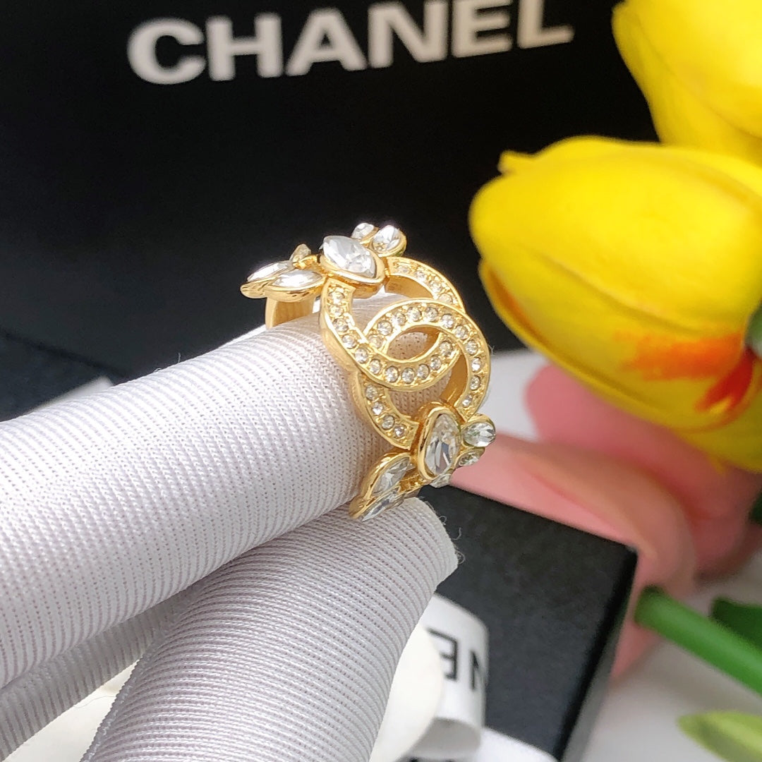 18K Chanel Flower Crystals Ring