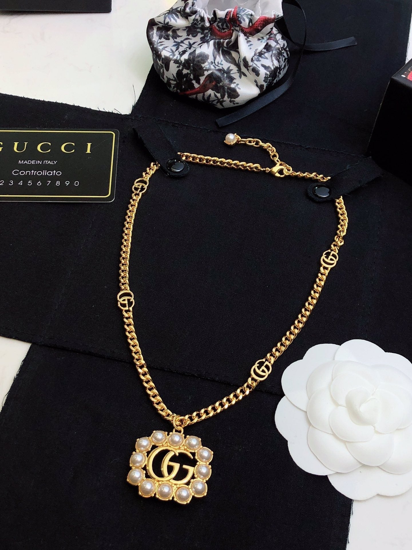 18K Gucci Double Pearl Double Gucci Necklace