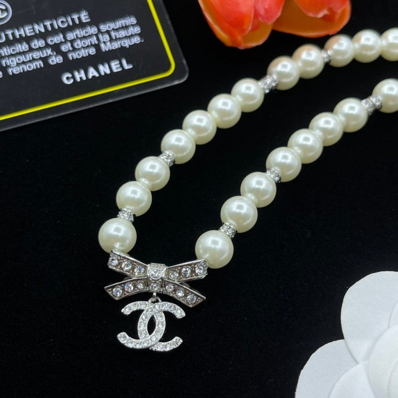 18K Chanel Bow Tie Pearls Necklace
