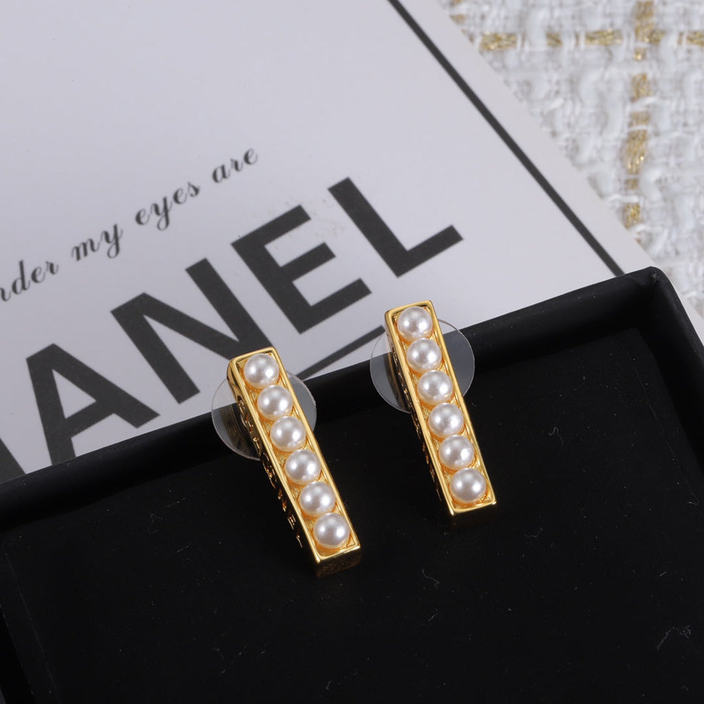 18K Chanel Pearls Earrings