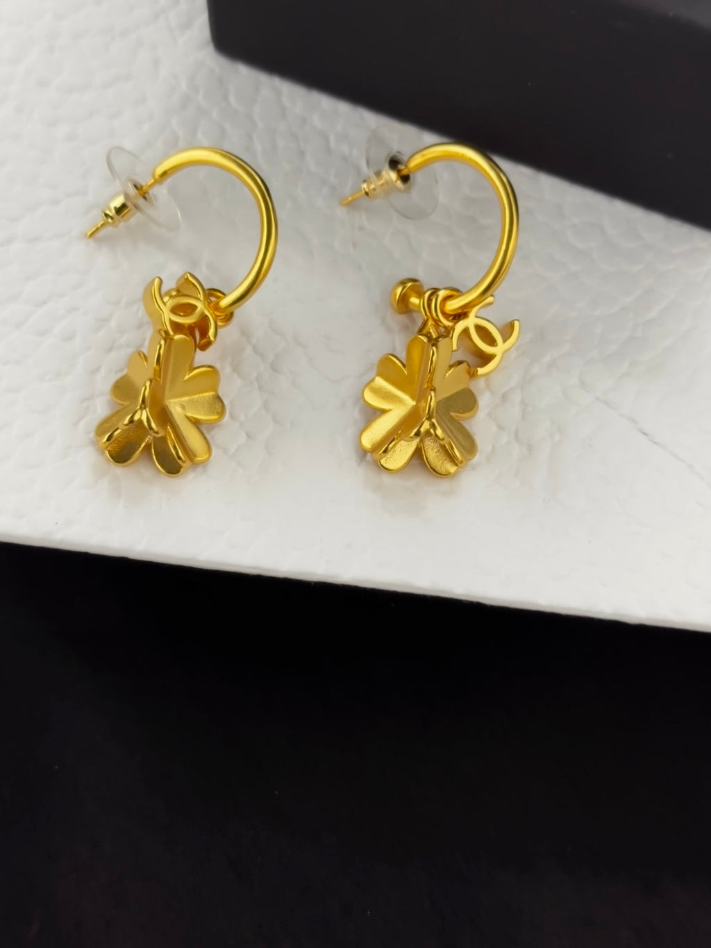 18K Chanel Flowers Earrings