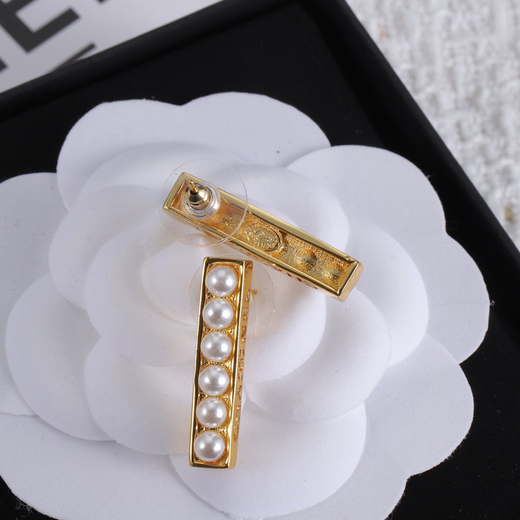 18K Chanel Pearls Earrings
