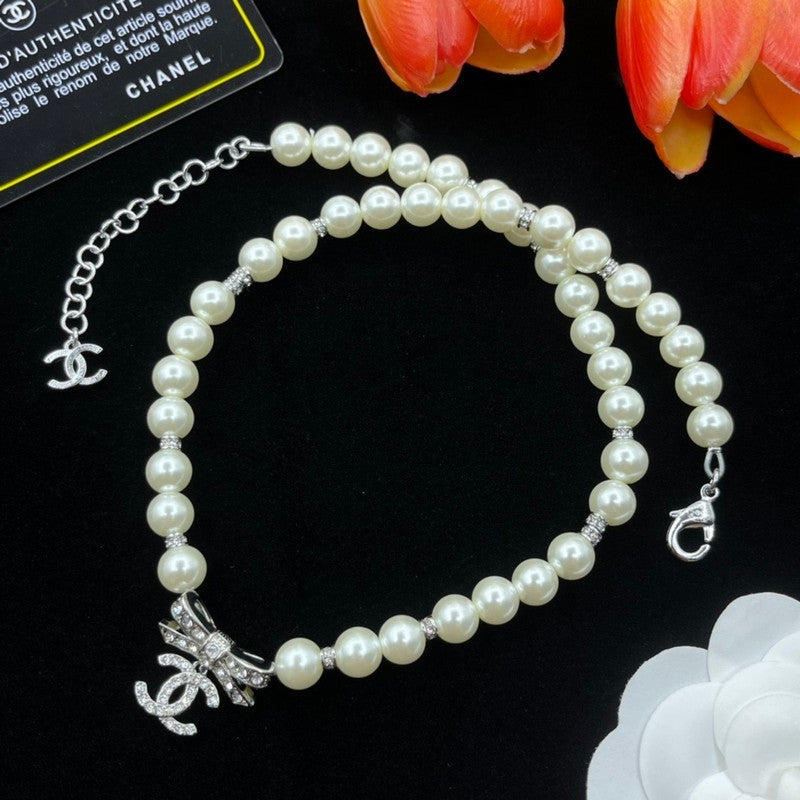 18K Chanel Bow Tie Pearls Necklace