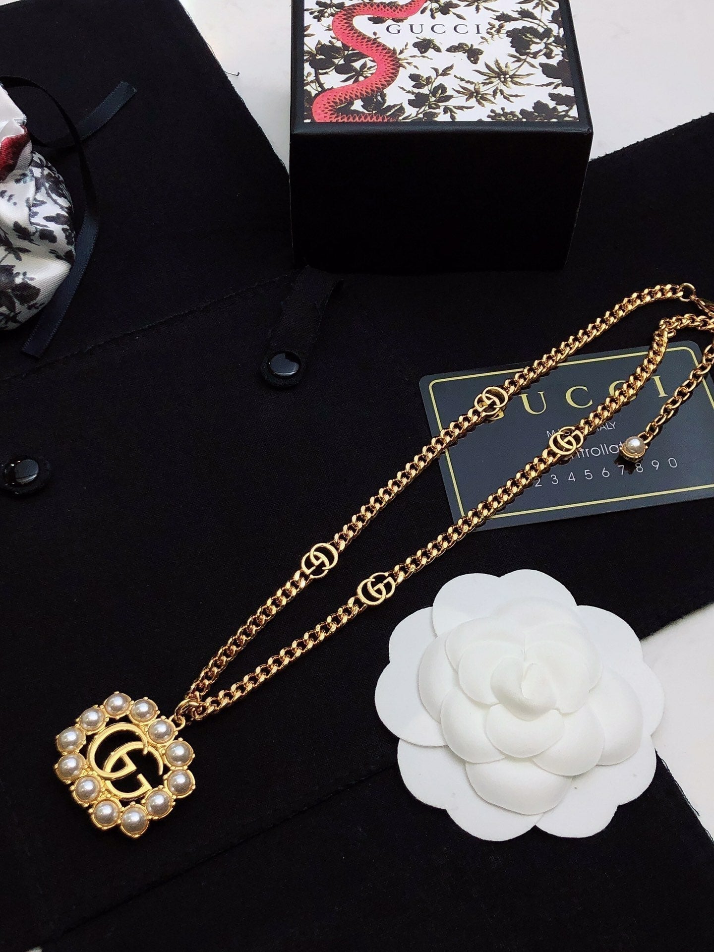 18K Gucci Double Pearl Double Gucci Necklace