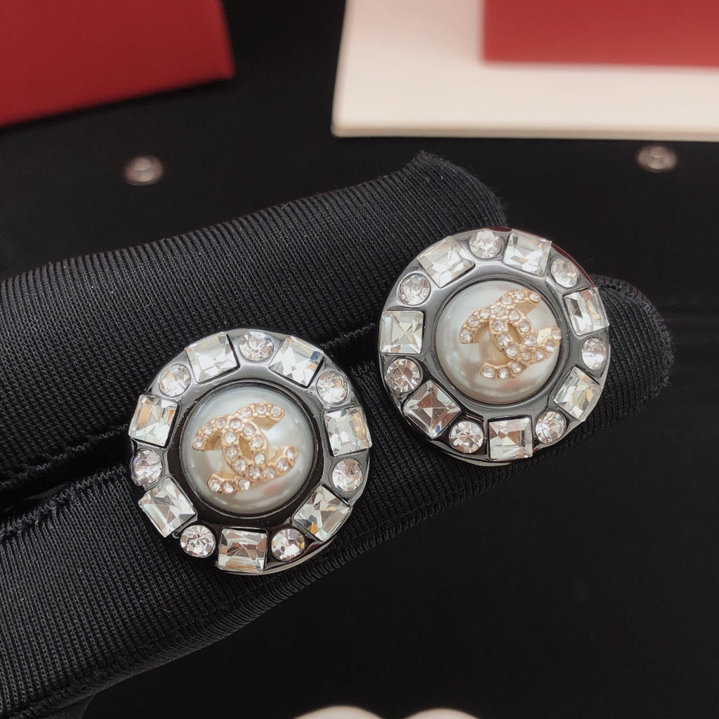 18K Chanel Crystals Black Earrings